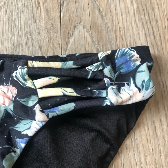 🔥SALE- any 4/$20.  O’Neill Girls Swim Bottoms Size 14​ - Picture 2 of 4
